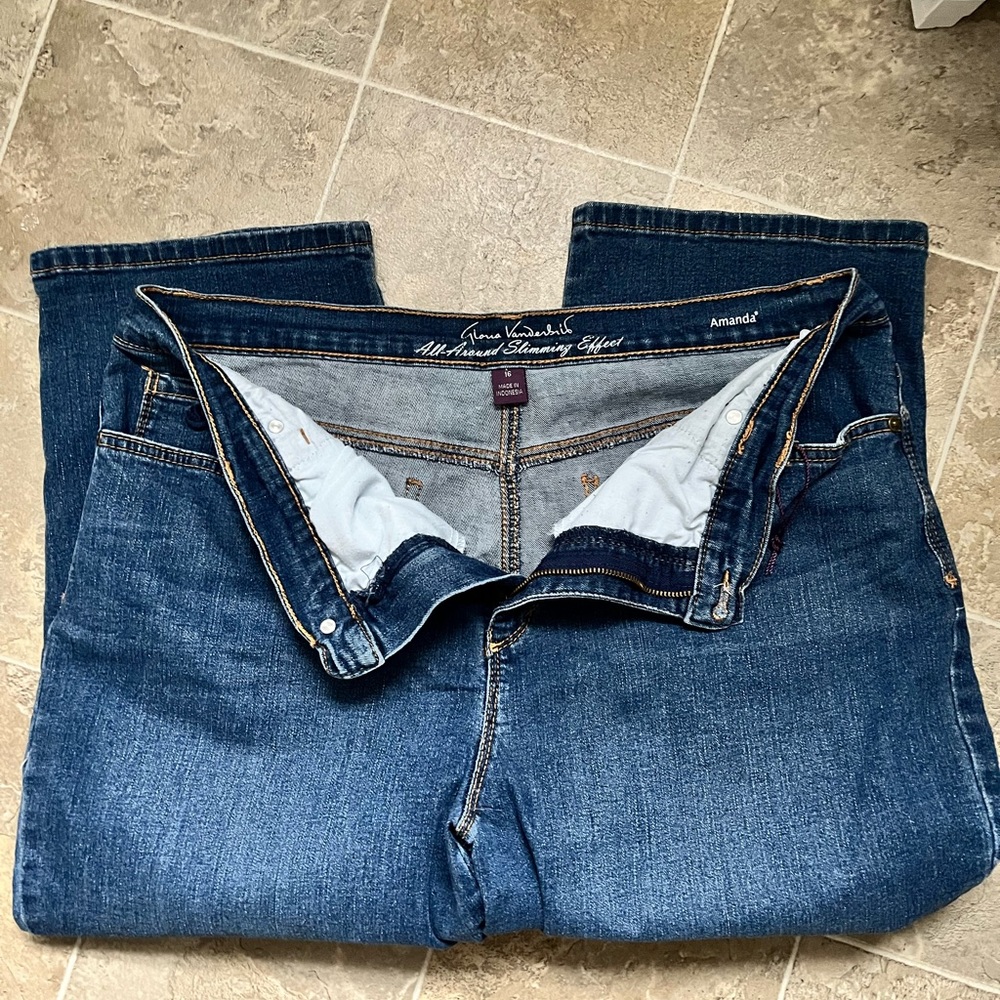 Size 16 Gloria Vanderbilt jean capris
